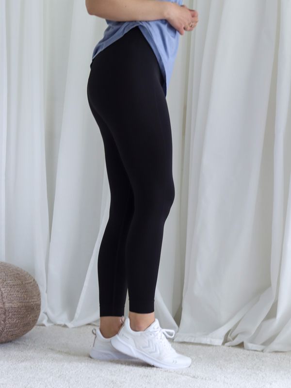 Studio Foundation Seamless Tight