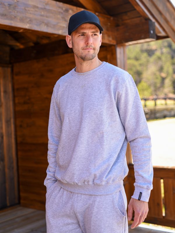 & Sweater U