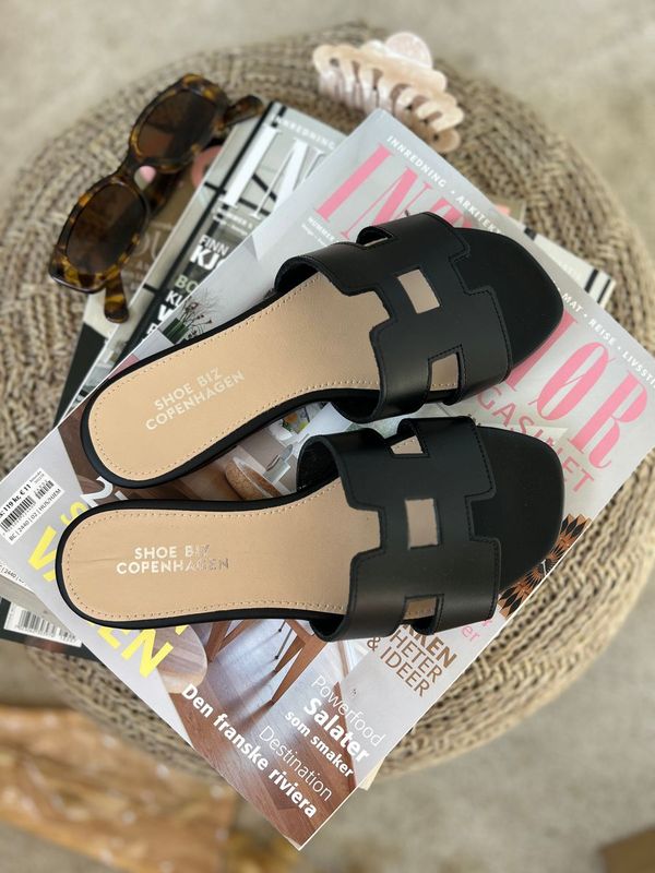 Claire New Plain Black