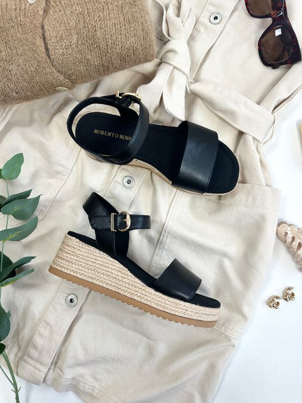 Lili Wedge
